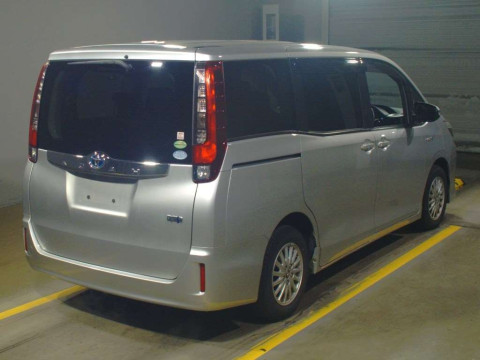 2014 Toyota Noah ZWR80G[1]