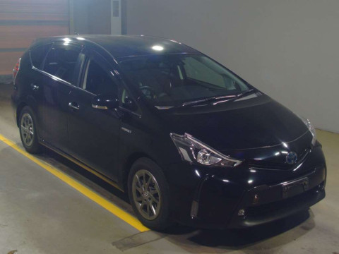 2016 Toyota Prius alpha ZVW41W[1]