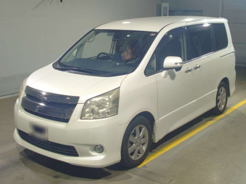 2010 Toyota Noah ZRR70W[0]