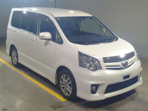 2012 Toyota Noah ZRR70W[2]