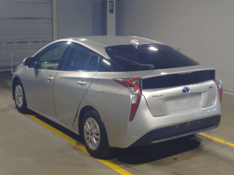 2016 Toyota Prius ZVW50[2]