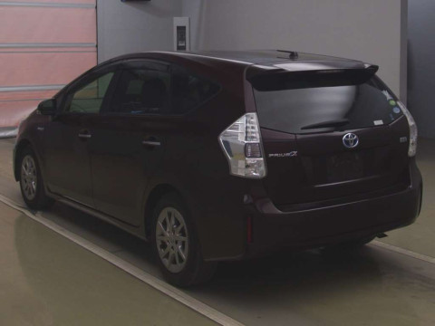 2013 Toyota Prius alpha ZVW41W[1]