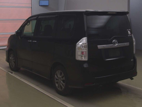 2011 Toyota Voxy ZRR70W[1]