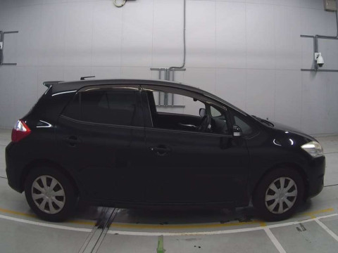 2010 Toyota Auris NZE151H[2]