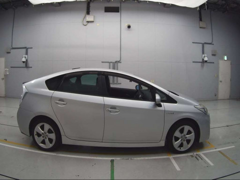 2010 Toyota Prius ZVW30[2]