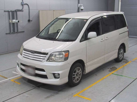 2004 Toyota Noah AZR65G[0]