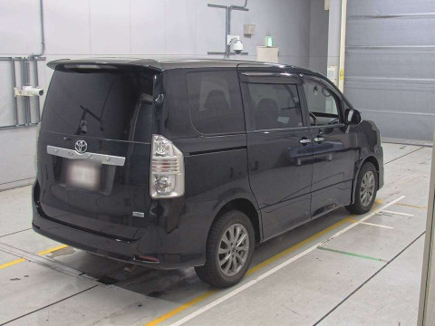 2010 Toyota Voxy ZRR75W[1]