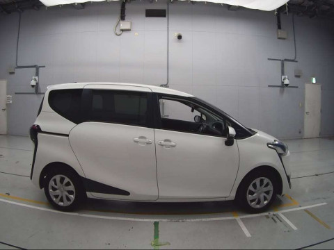 2017 Toyota Sienta NSP170G[2]