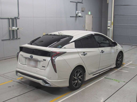 2016 Toyota Prius ZVW51[1]