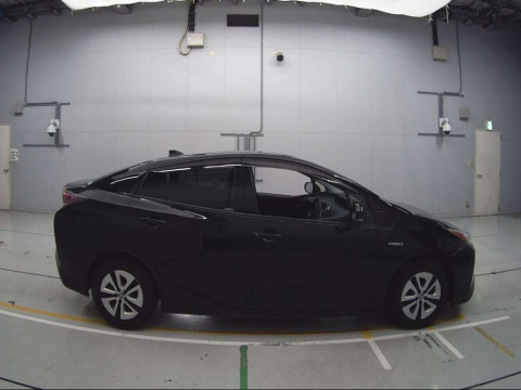 2018 Toyota Prius ZVW51[2]