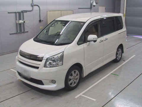 2010 Toyota Noah ZRR70W[0]