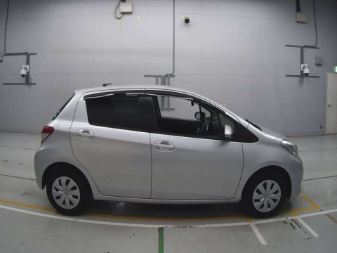 2014 Toyota Vitz NSP130[2]