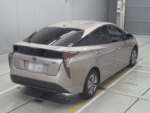 2016 Toyota Prius ZVW51[1]