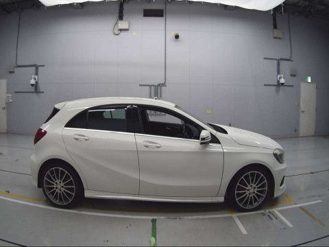 2014 Mercedes Benz A-Class 176042[2]