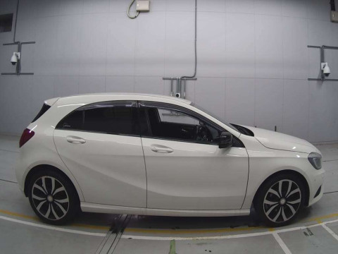 2013 Mercedes Benz A-Class 176042[2]