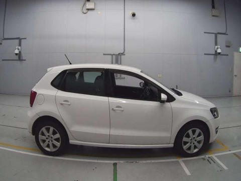 2010 Volkswagen Polo 6RCBZ[2]