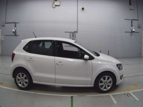 2012 Volkswagen Polo 6RCBZ[2]