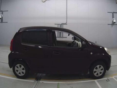 2011 Toyota Passo KGC30[2]