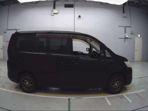 2010 Nissan Serena C25[2]