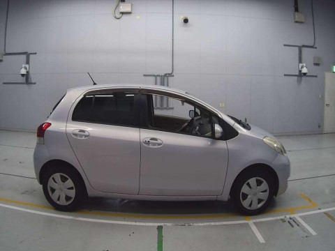 2008 Toyota Vitz SCP90[2]