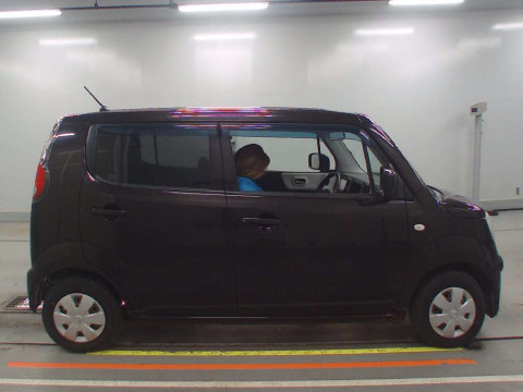 2011 Nissan Moco MG33S[2]