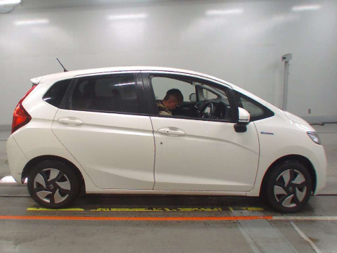 2015 Honda Fit Hybrid GP5[2]