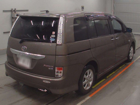 2012 Toyota Isis ZGM10W[1]