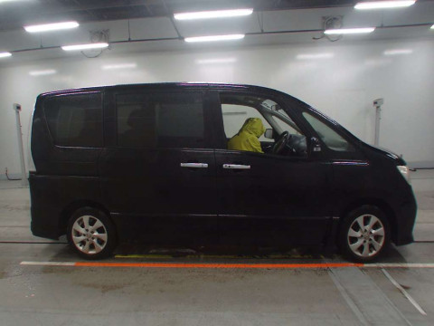 2012 Nissan Serena FC26[2]