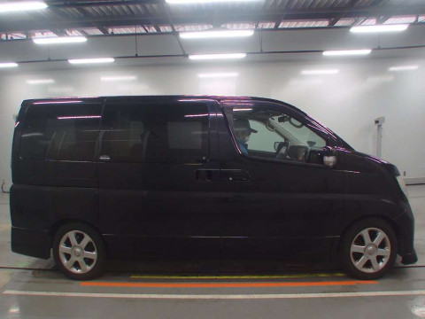 2010 Nissan Elgrand E51[2]