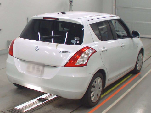 2010 Suzuki Swift ZC72S[1]