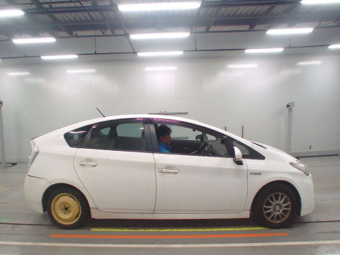 2010 Toyota Prius ZVW30[2]