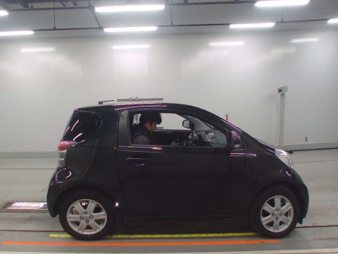 2010 Toyota iQ KGJ10[2]