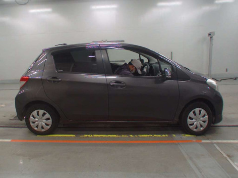 2012 Toyota Vitz NSP130[2]