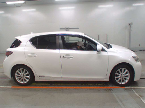 2011 Lexus CT ZWA10[2]