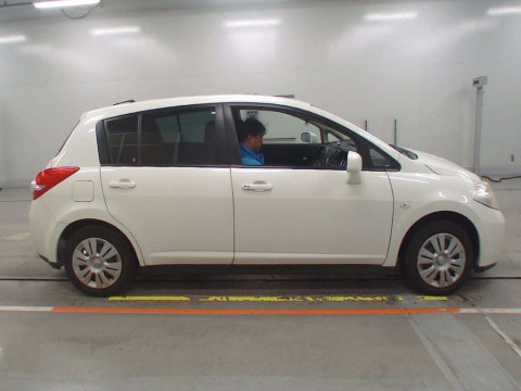 2010 Nissan Tiida C11[2]