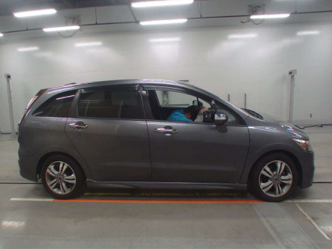 2009 Honda Stream RN6[2]