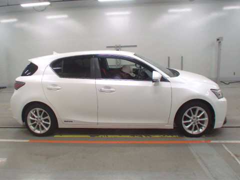 2011 Lexus CT ZWA10[2]