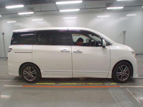 2012 Nissan Elgrand TE52[2]