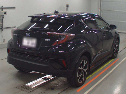 2017 Toyota C-HR ZYX10[1]