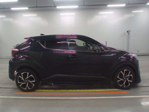 2017 Toyota C-HR ZYX10[2]