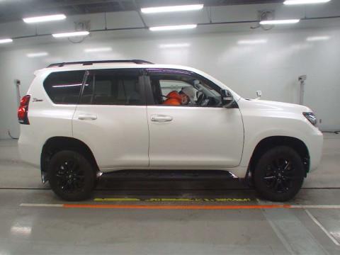 2022 Toyota Land Cruiser Prado GDJ150W[2]