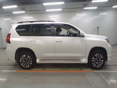 2023 Toyota Land Cruiser Prado TRJ150W[2]