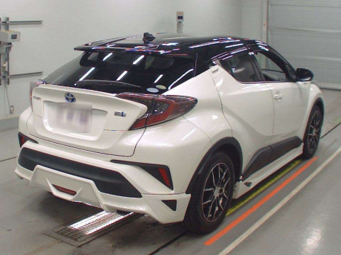 2017 Toyota C-HR ZYX10[1]