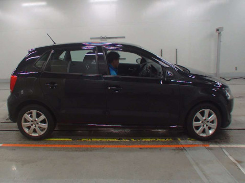 2012 Volkswagen Polo 6RCBZ[2]