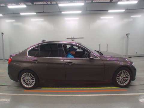 2012 BMW 3 Series 3D20[2]