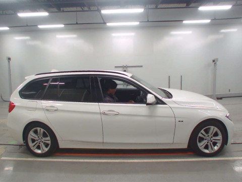 2013 BMW 3 Series 3D20[2]