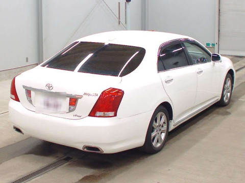 2011 Toyota Crown Majesta UZS207[1]