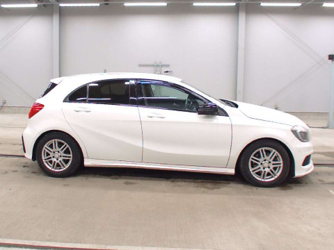 2013 Mercedes Benz A-Class 176042[2]