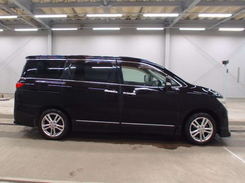 2010 Nissan Elgrand TE52[2]