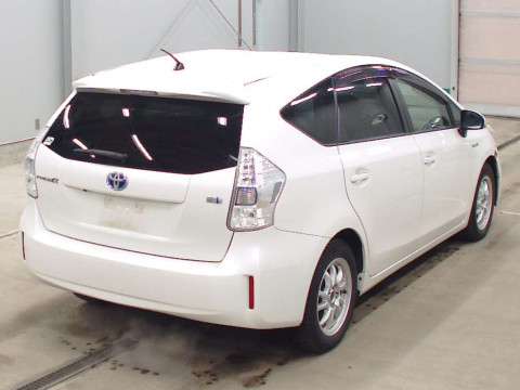 2012 Toyota Prius alpha ZVW40W[1]